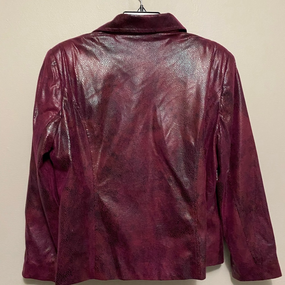 Red color jacket - Picture 4 of 6